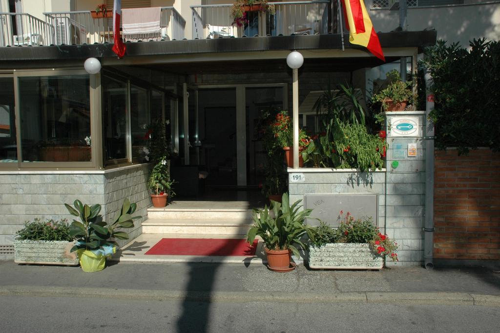 Hotel Ristorante La Terrazza Lido di Camaiore Exterior photo
