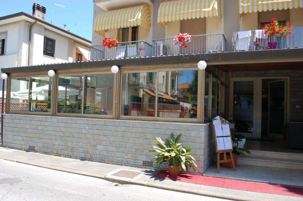 Hotel Ristorante La Terrazza Lido di Camaiore Exterior photo